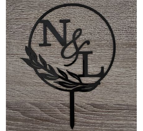 Iniciály novomanželov v kruhu